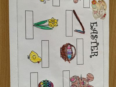 Easter - hledání vajíček v trávě
