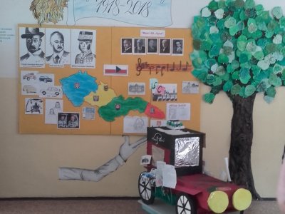 Celoškolní projekt čtenářské gramotnosti - ukázka z výstavy výstupních prací všech tříd