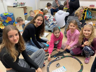 Průvodci pro první třídu – předávání vysvědčení a práce s roboty