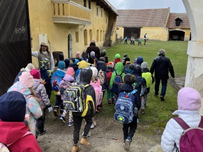 1. A a 1. B ve skanzenu - Jak se kdysi slavily Velikonoce?