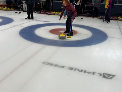 Curling v hodinách tělesné výchovy