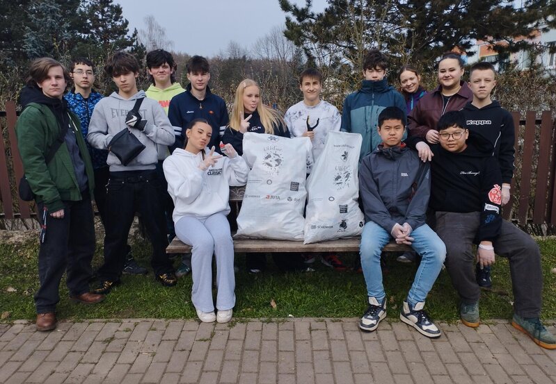 Hurá do školy, nové desky vašich loňských lavic se na vás těší, DEVÁŤÁCI!